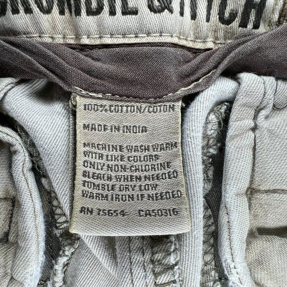 Abercrombie & Fitch Men's Camo 7 Pocket Twill Cargo Shorts - Picture 12 of 13